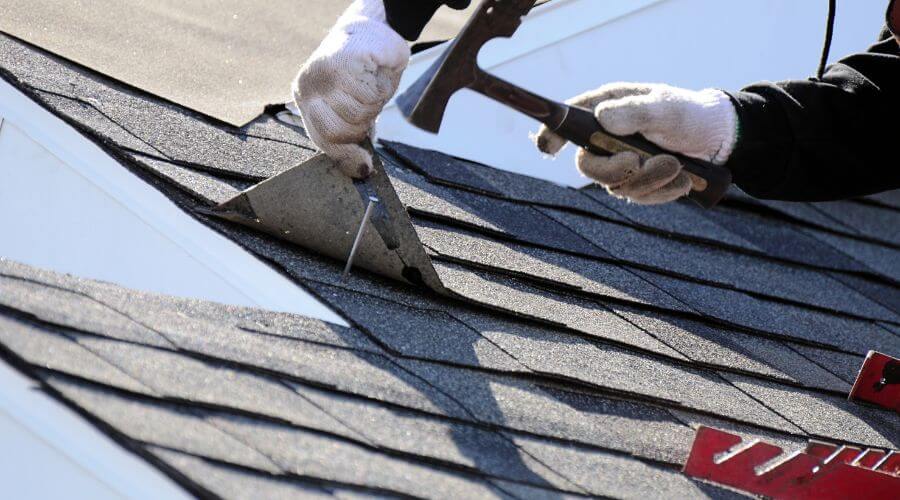 Professional residential roofers in Maple City, KS